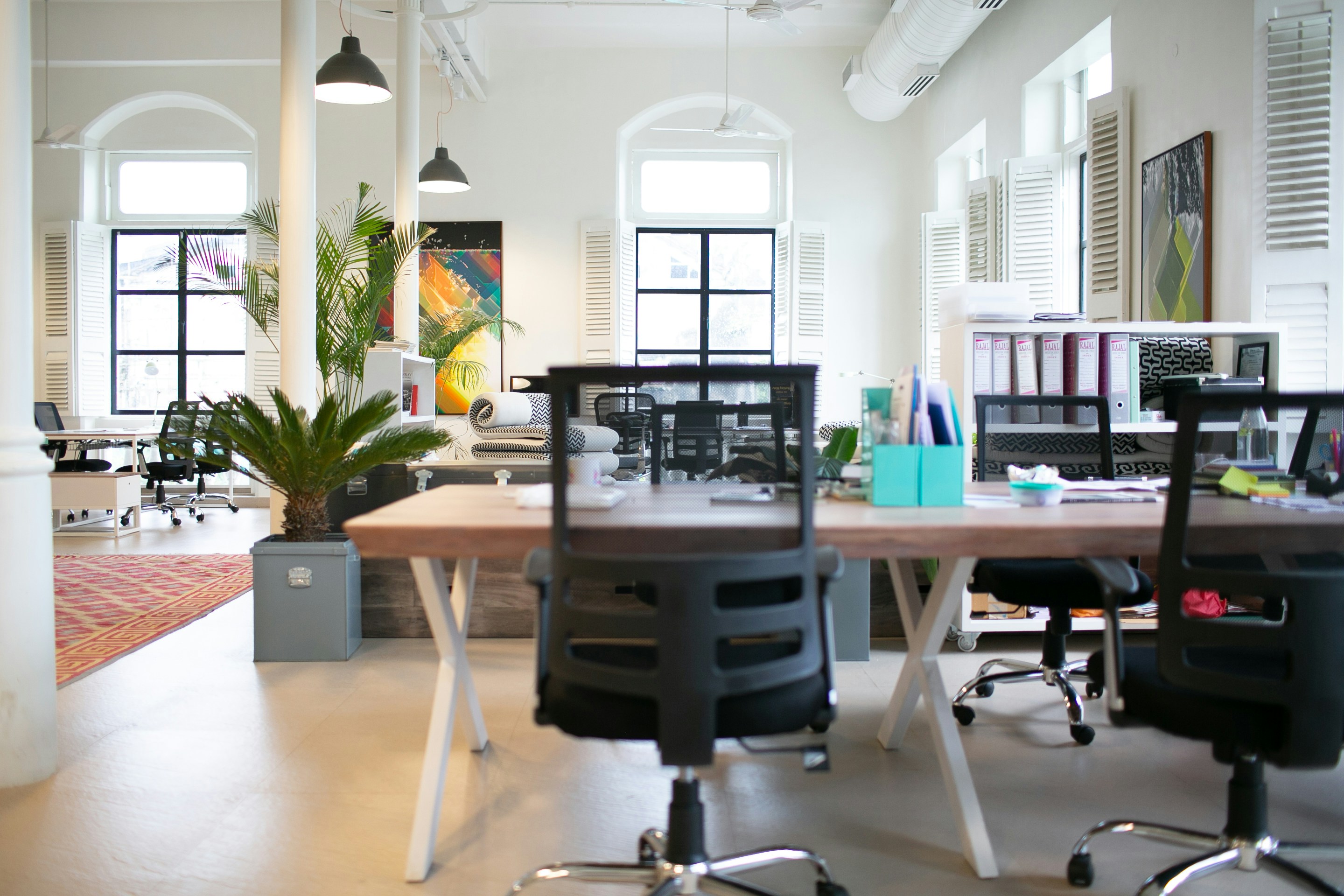 Des bureaux agréables sont essentiels au bien-être au travail.